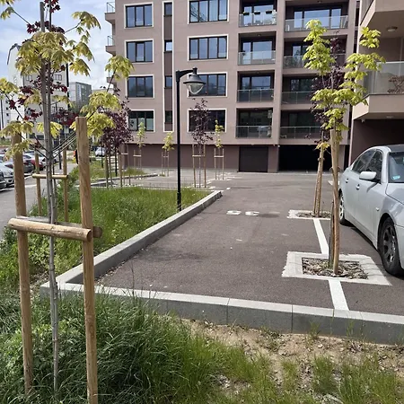 Lägenhet New Two Bdr Airport Free Parking Sofia