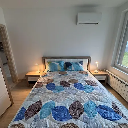 New Two Bdr Airport Free Parking Appartement *